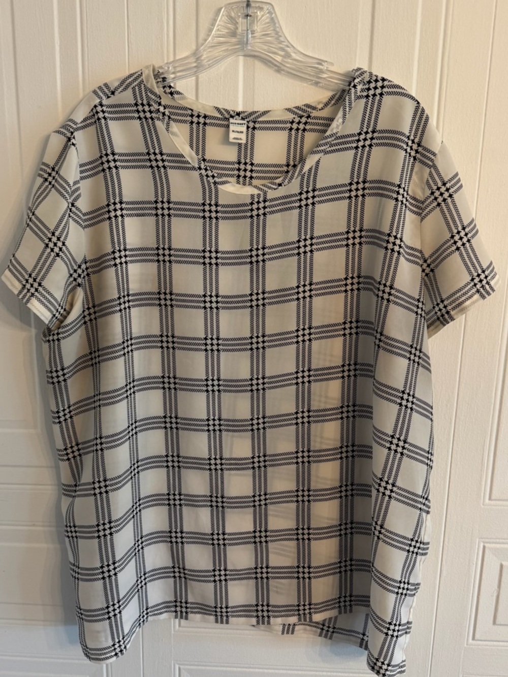 Old Navy Women's Ivory and Black Plaid Short-Sleeve Blouse Size XL